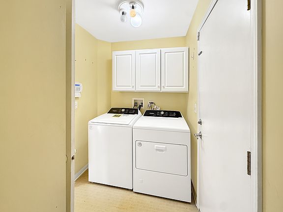 5th image of 18421 W Springwood Dr