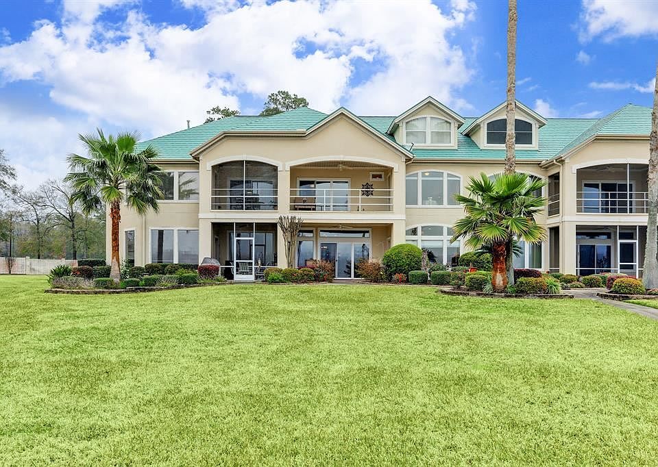 1st image of 105 W Palm Blvd