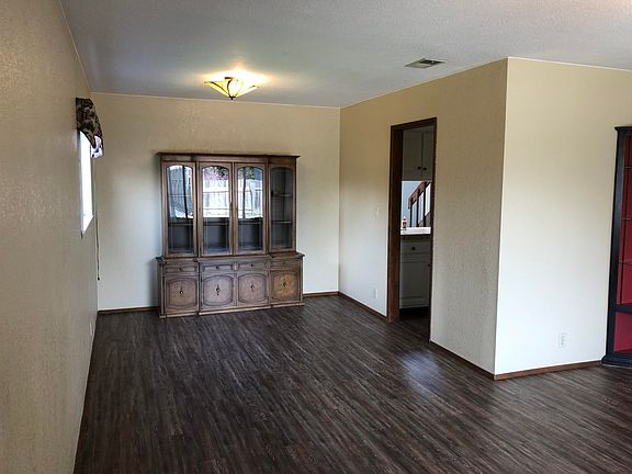 2nd image of 520 Herrick Ave