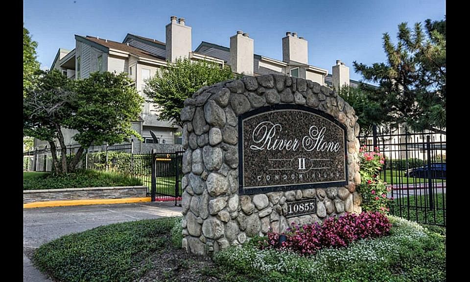 1st image of 10855 Meadowglen Ln APT 946