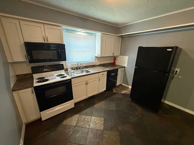 3642 S Westwood Ave — Photo 12