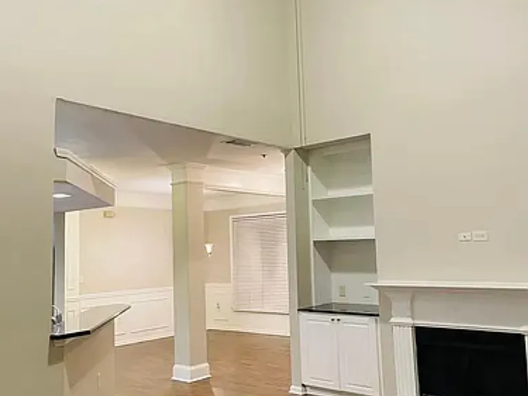 518 Sandringham Dr — Photo 7