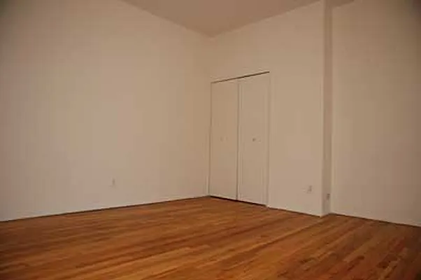 Rented by Buchbinder & Warren | media 32