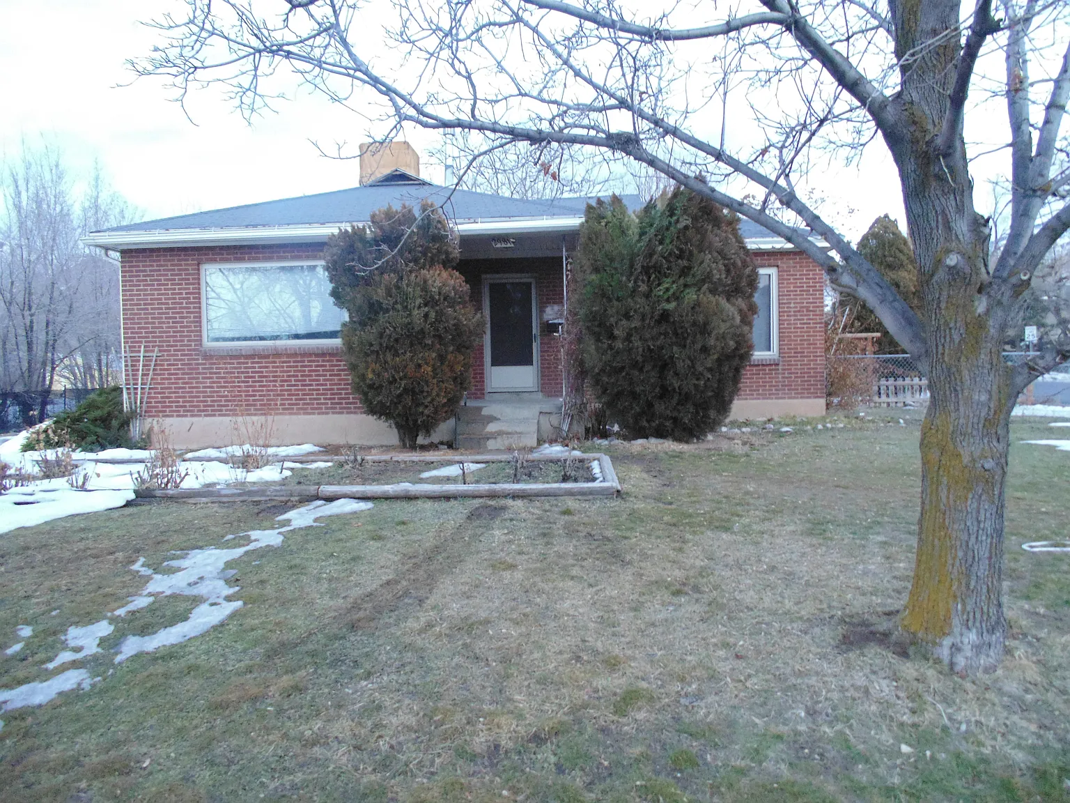2 bed, 2000 sqft, $595 — Photo 2