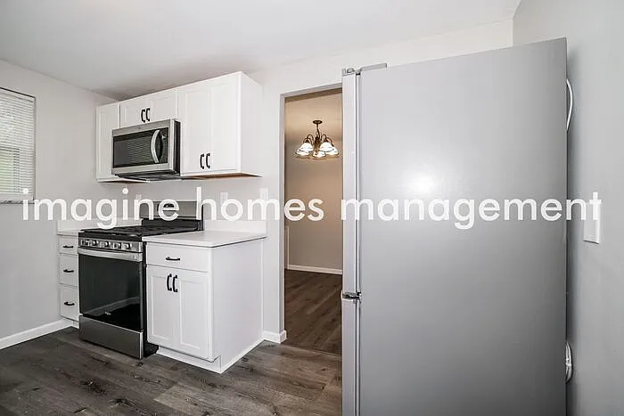 4 bed, 1.0 bath, 1326 sqft, $1,910 — Photo 4