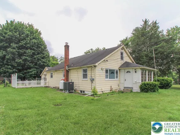 492 Filetown Rd, Nazareth, PA 18064