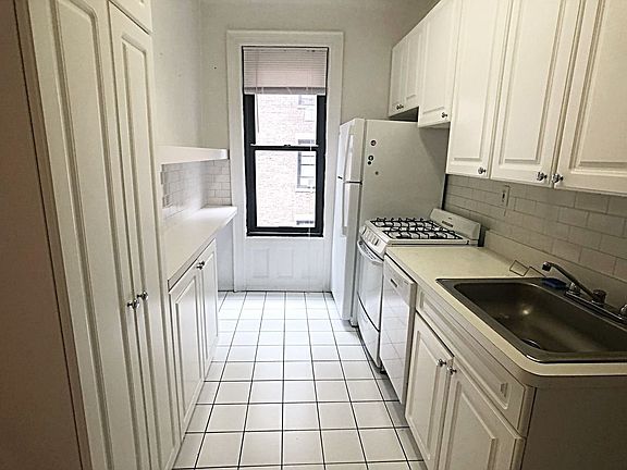 4th image of 306 W 93rd St APT 4
