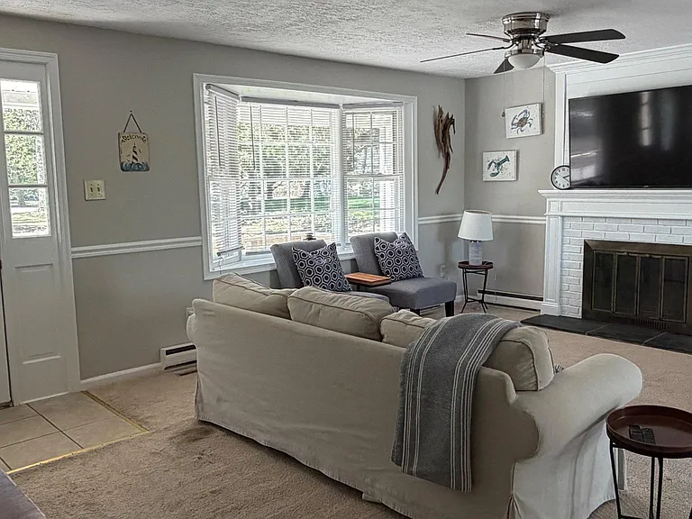 12154 Preston Dr — Photo 5