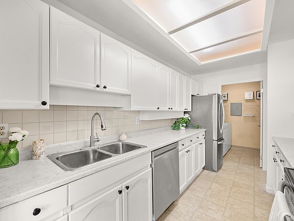 5th image of 8611 Ackroyd Rd #260