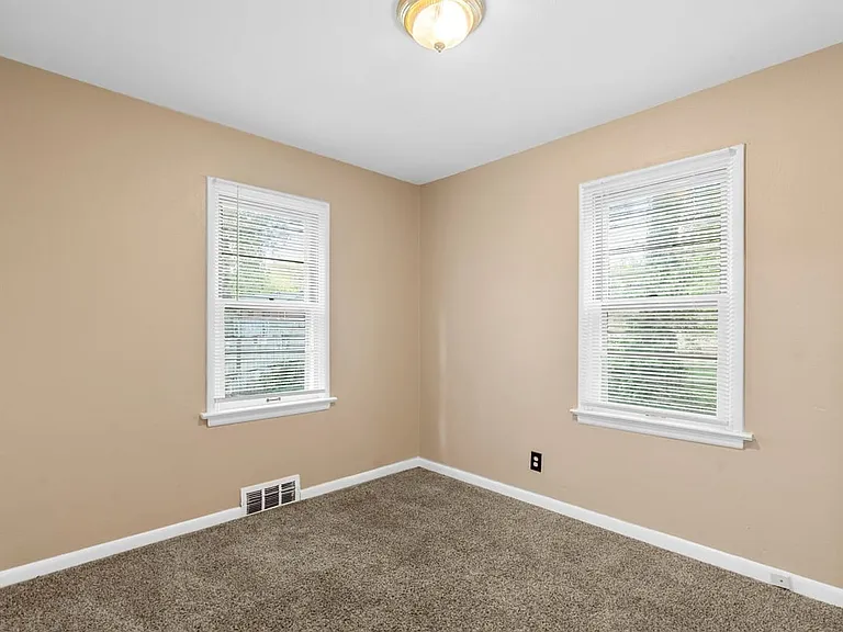 8253 Frost Ave — Photo 13
