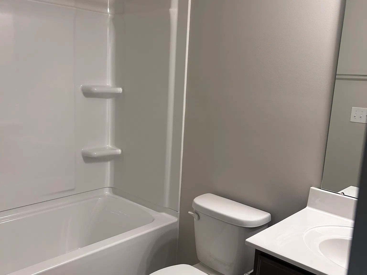 4 bed, 2026 sqft, $3,100 — Photo 4