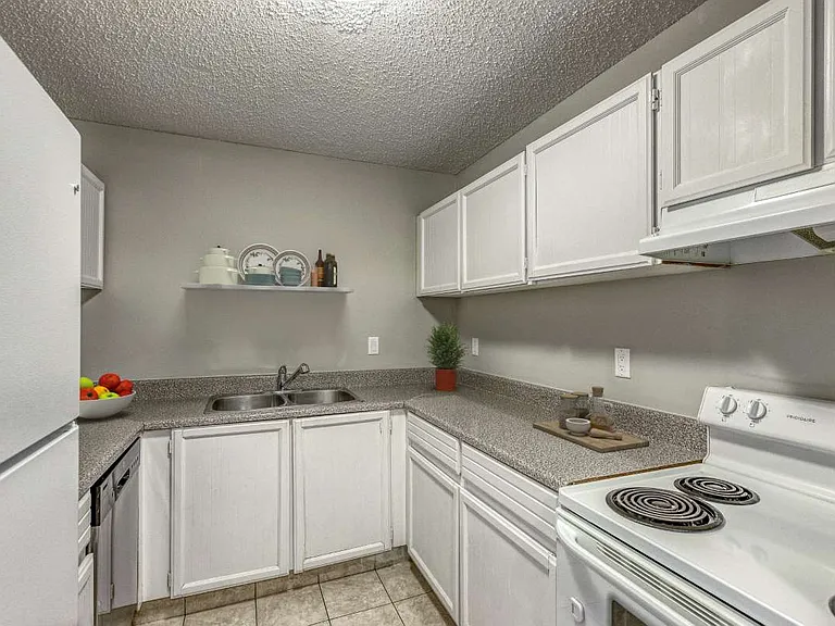 5300 Rundlehorn Dr NE — Photo 6