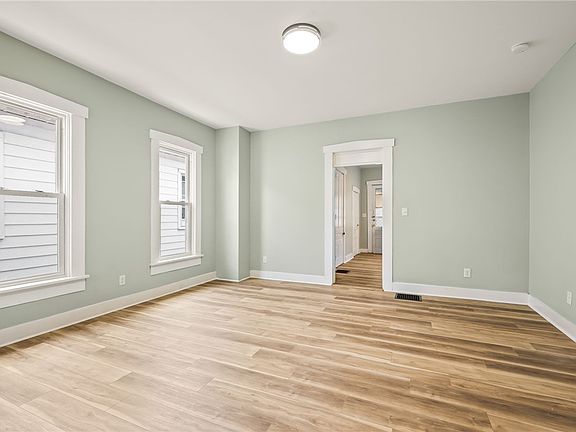 5th image of 54 Haynes St