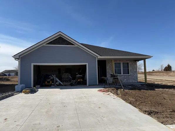 2532 Wren Ln, Junction City, KS 66441