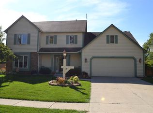 10533 Oak Trail Rd, Fort Wayne, IN 46845