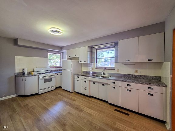 5th image of 510 C St NE