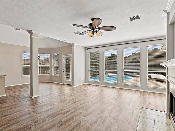 4th image of 1608 Creekridge Dr