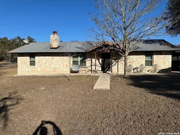 109 Saddle Wood Trl, Comfort, TX 78013