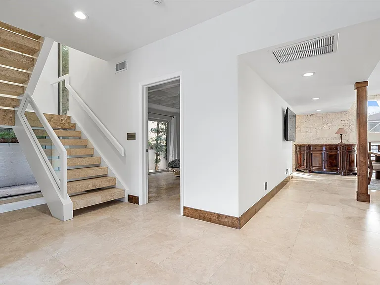 1421 Ponce De Leon Dr — Photo 33