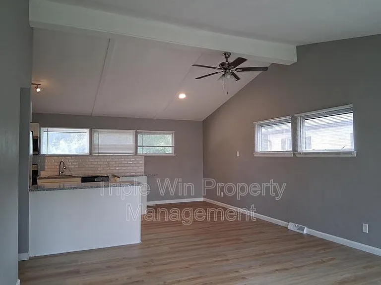 524 Acorn Dr — Photo 7