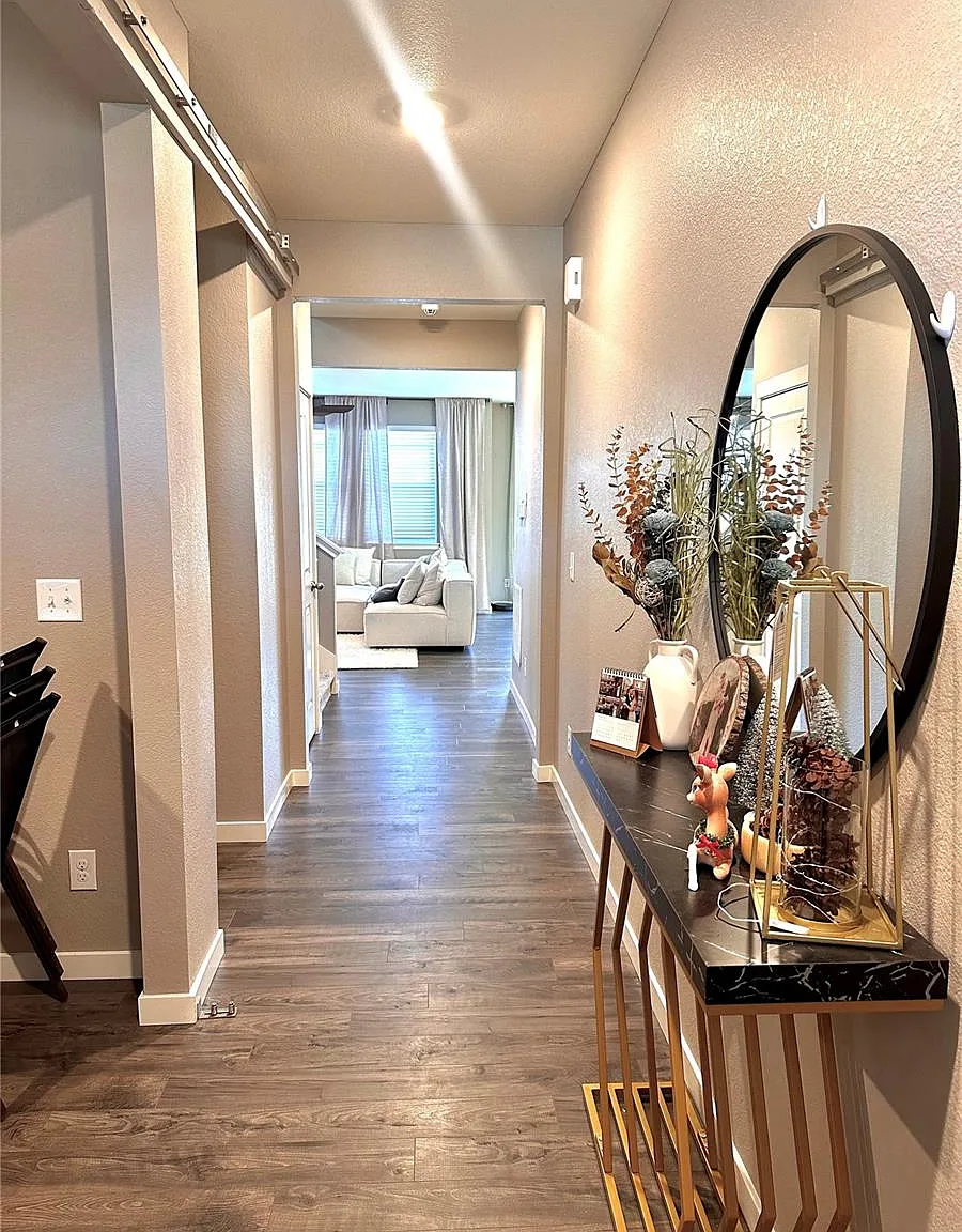 4 bed, 2.5 bath, 2428 sqft, $3,800 — Photo 2