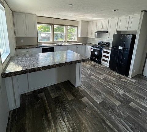 4th image of 3062 E San Salvador St