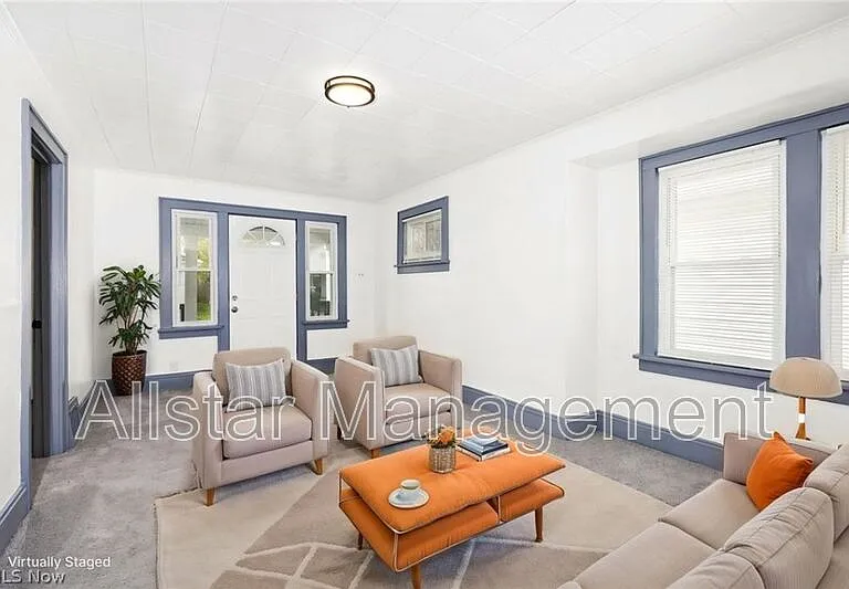 961 Wyley Ave — Photo 4