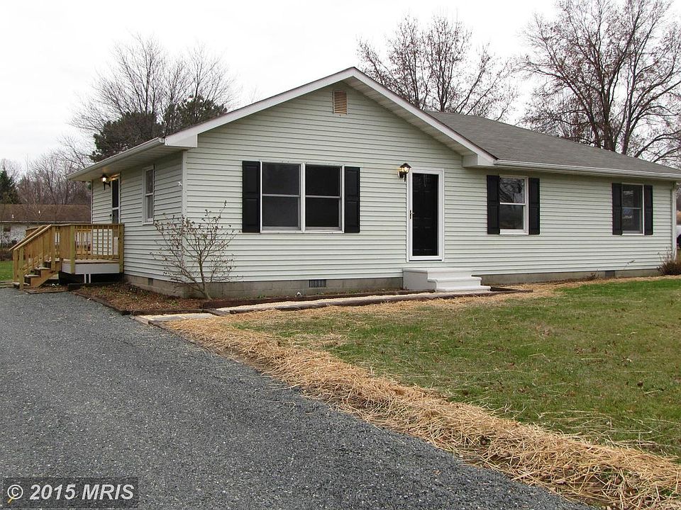 1st image of 207 Oakwood Ln