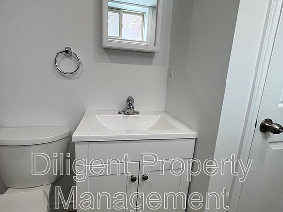 3rd image of 786 Snelgrove Rd