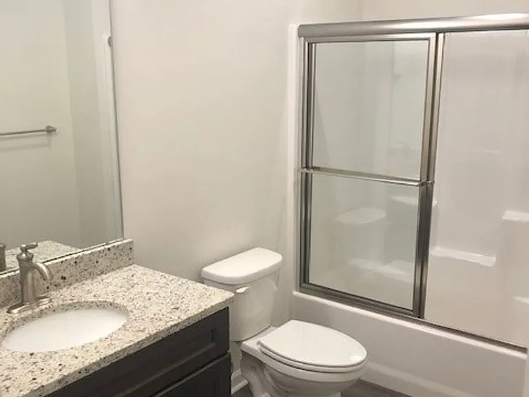 237 W Goepp St #202 — Photo 6