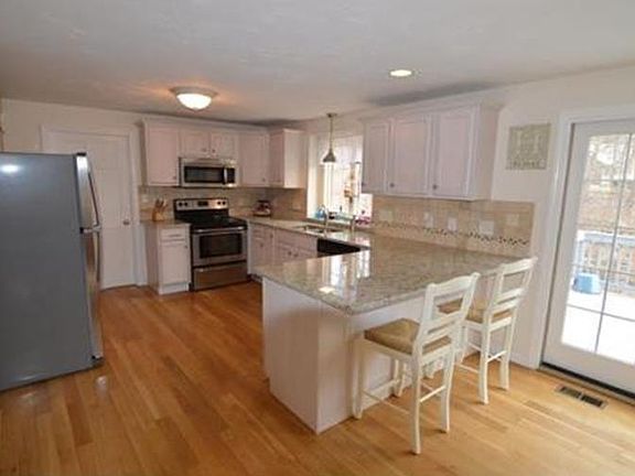 3rd image of 37 Delwyn Barnes Dr
