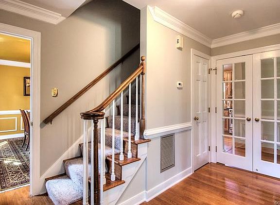 5th image of 102 Bondurant Pl