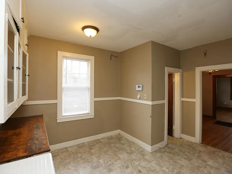 301 Thayer St #B — Photo 9