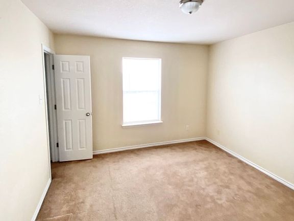5th image of 1307 Cavalry Ln APT C