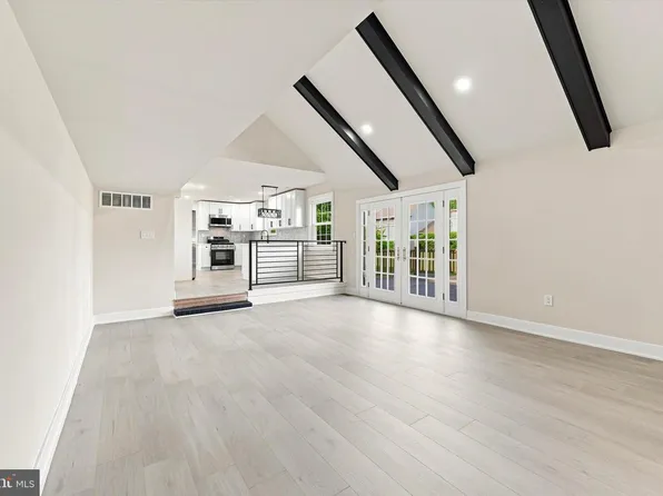 48 Meadowrue Ct, Mount Laurel, NJ 08054
