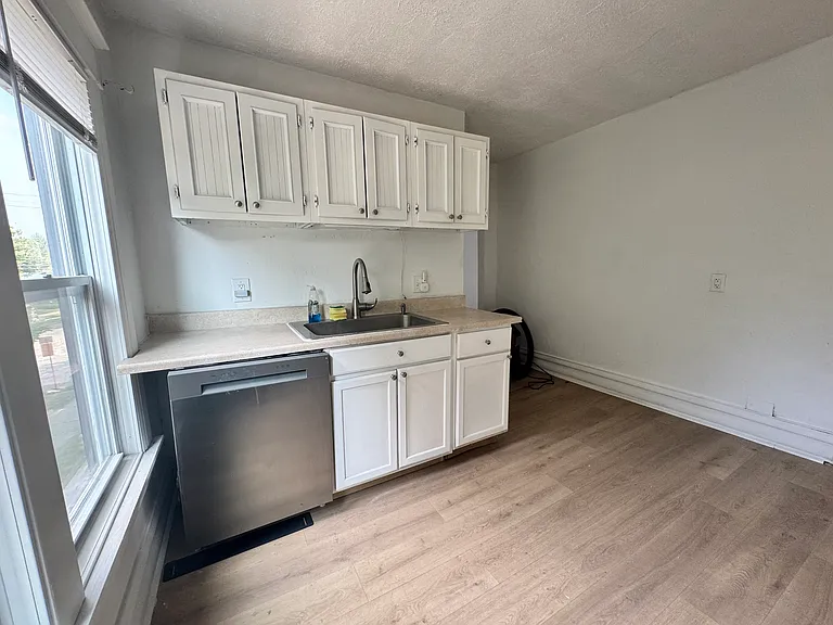 435 1/2 N Pine St #2 — Photo 12