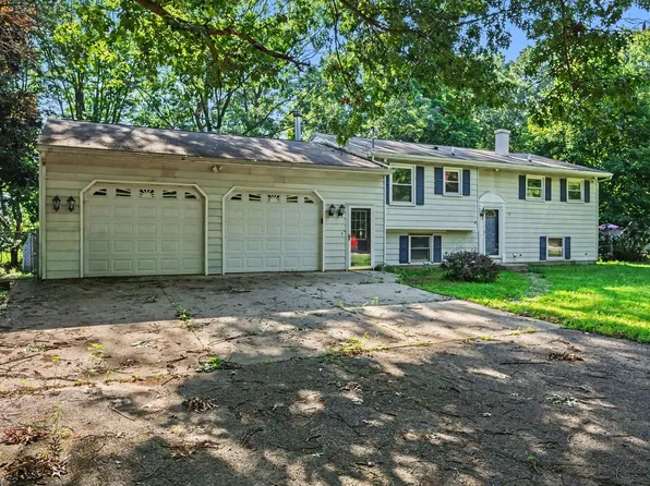1705 S Shore Dr, Portage, MI 49002