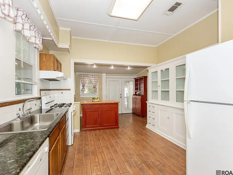 24030 Eden St — Photo 11