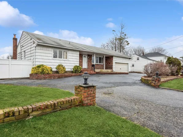 1566 Herzel Boulevard, West Babylon, NY 11704