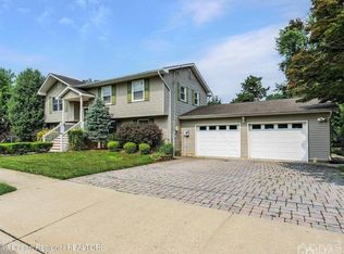 21 Oak St, Freehold, NJ 07728