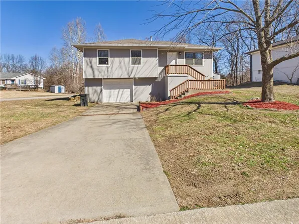 218 SE 51st Rd, Warrensburg, MO 64093