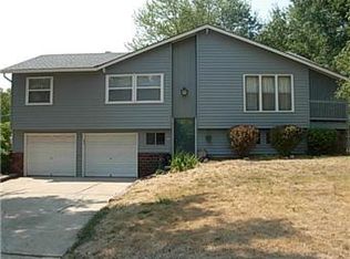 7302 N Woodland Ave, Gladstone, MO 64118