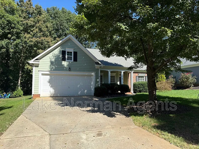 3 bed, 2.0 bath, 1819 sqft, $3,000 — Photo 1