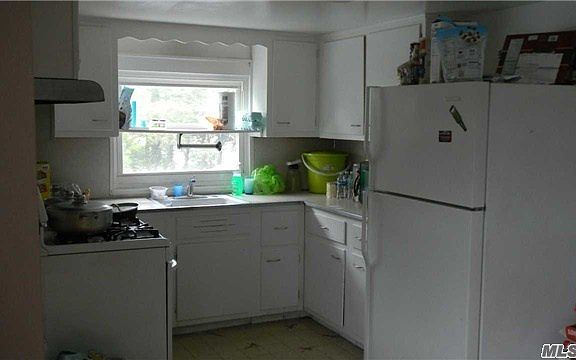 5th image of 72 Pearsall Ave