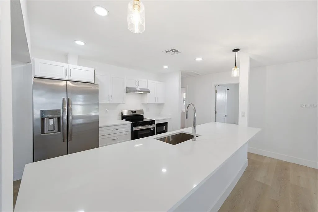 5 bed, 3.0 bath, 1863 sqft, $3,499 — Photo 3