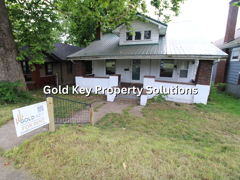 815 N Elm St — Photo 1
