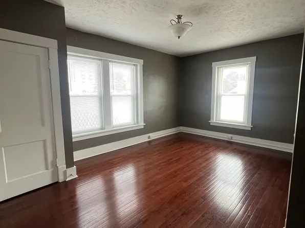 2626 Dewey Ave, Omaha, NE 68105