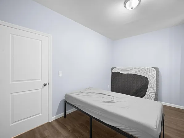 83 Hobart Avenue image 11 of 12