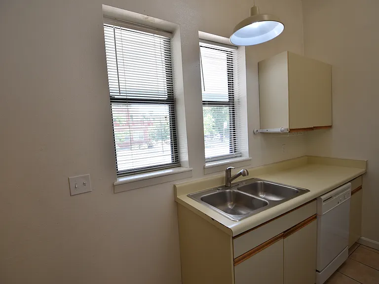 2927 Broadway St #2 — Photo 12