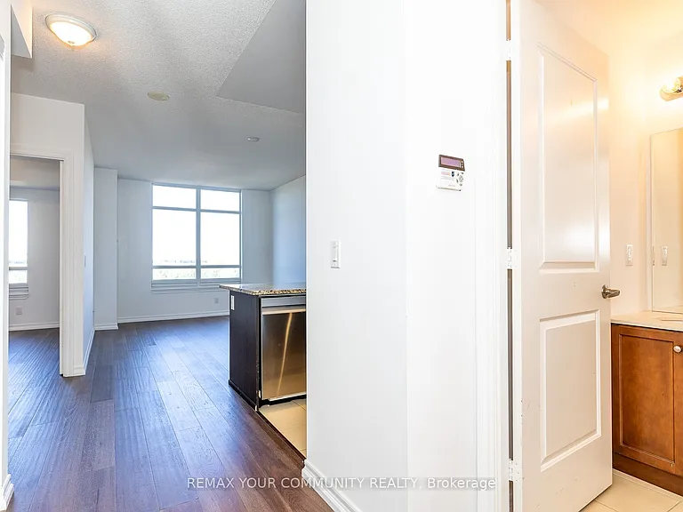9245 Jane St #514 — Photo 40